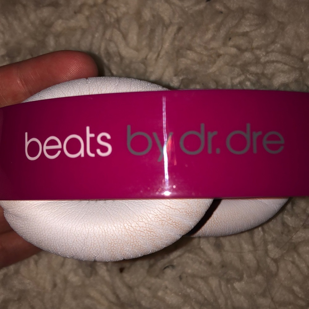Beats Solo - Picture 2 of 2